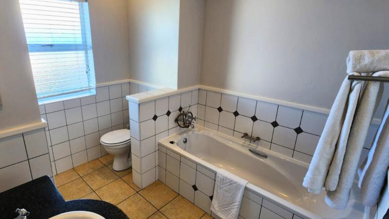 To Let 3 Bedroom Property for Rent in Pinnacle Point Golf Estate Western Cape